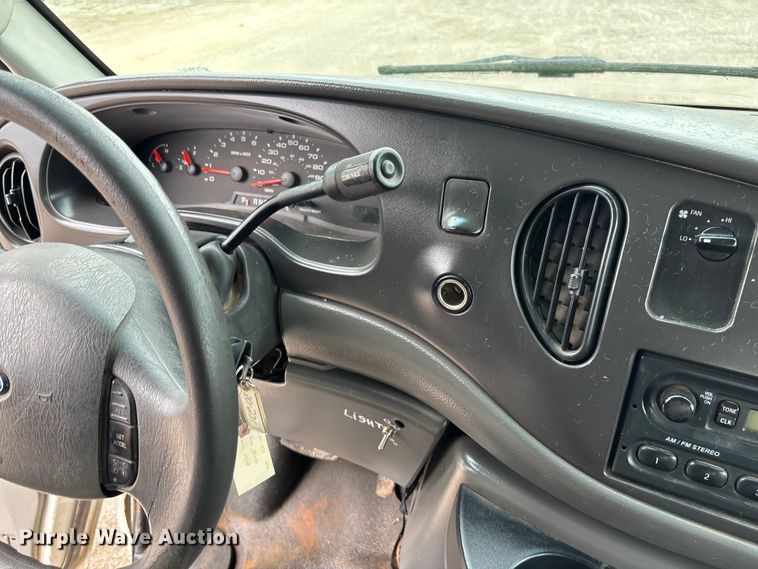 image for item FB3437 2006 Ford E350 van