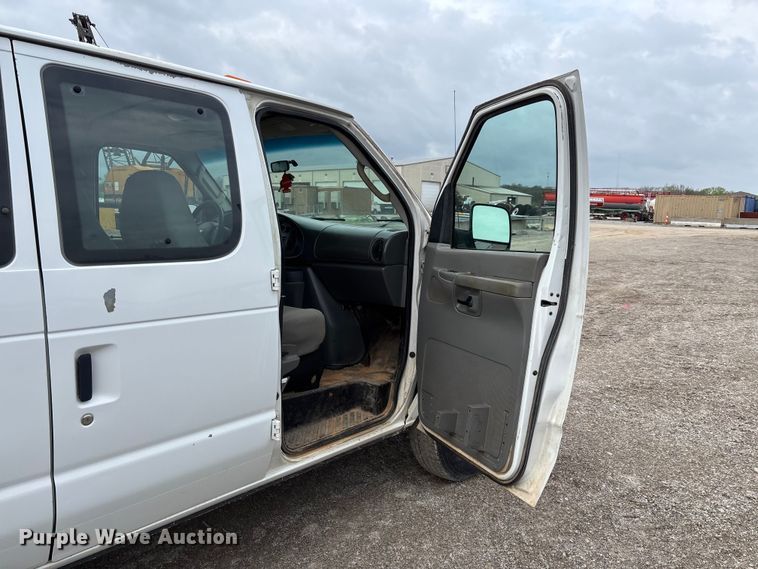 image for item FB3437 2006 Ford E350 van