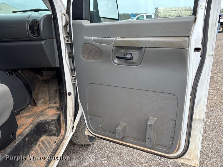 image for item FB3437 2006 Ford E350 van