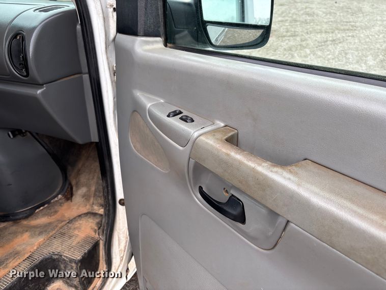 image for item FB3437 2006 Ford E350 van