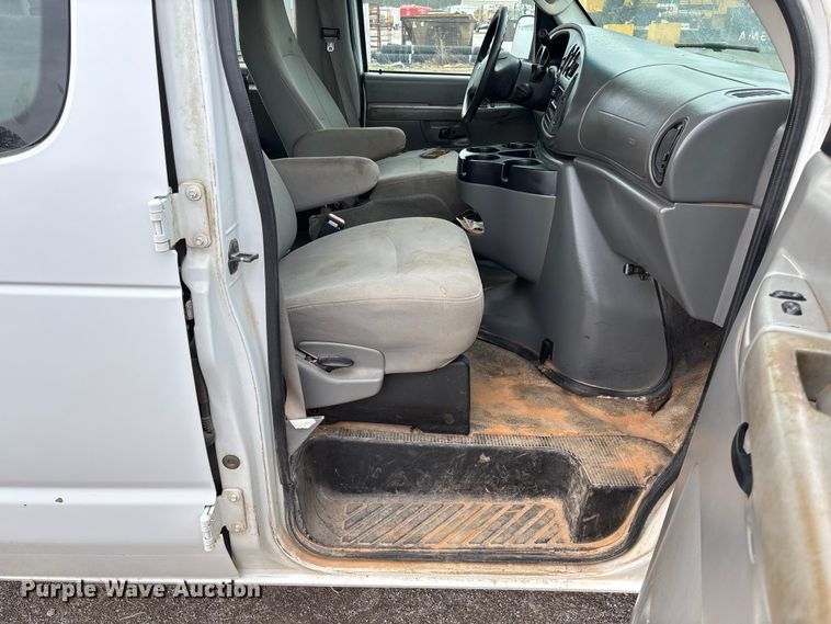 image for item FB3437 2006 Ford E350 van