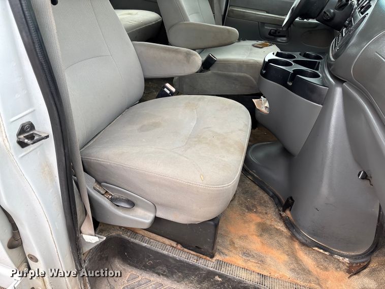 image for item FB3437 2006 Ford E350 van