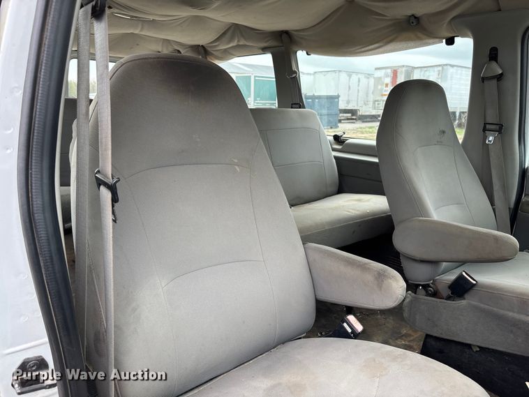 image for item FB3437 2006 Ford E350 van