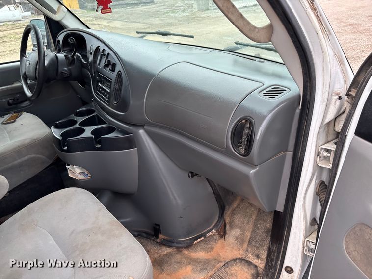 image for item FB3437 2006 Ford E350 van