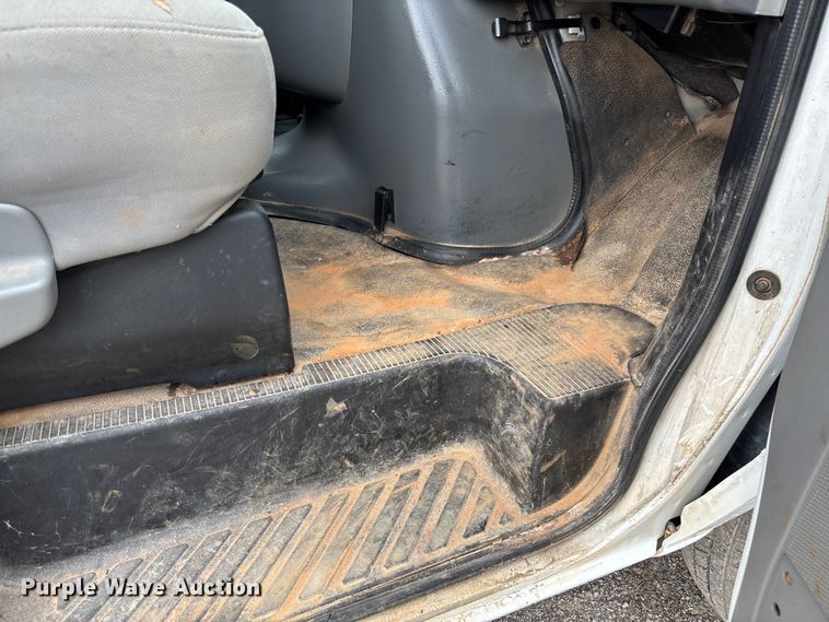 image for item FB3437 2006 Ford E350 van