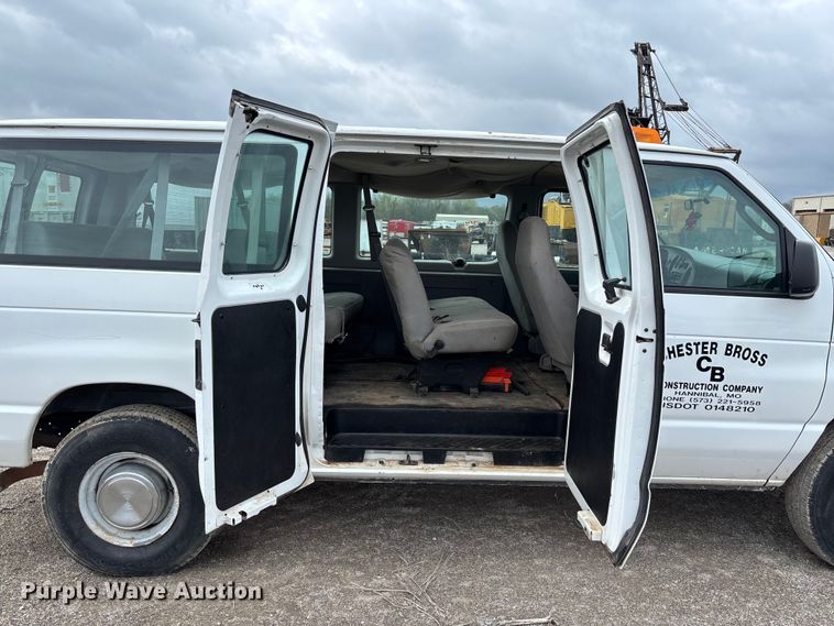 image for item FB3437 2006 Ford E350 van
