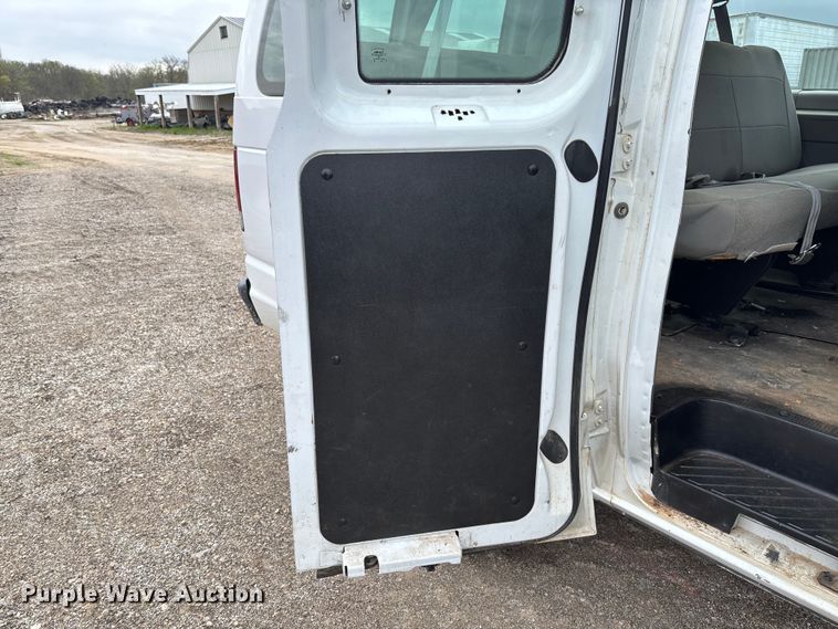 image for item FB3437 2006 Ford E350 van