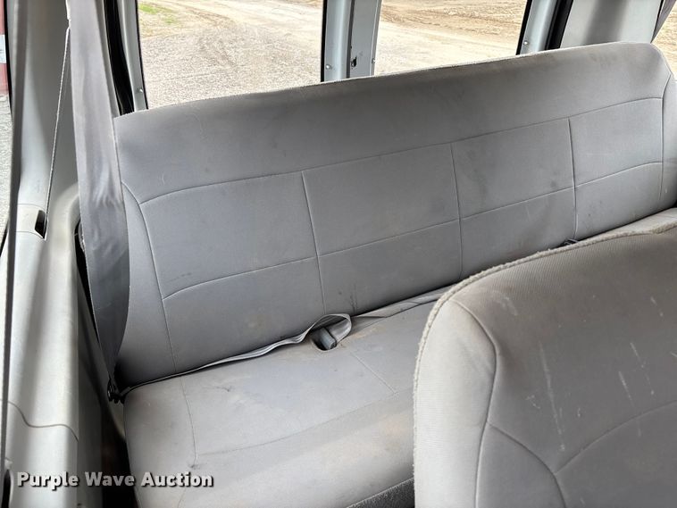image for item FB3437 2006 Ford E350 van