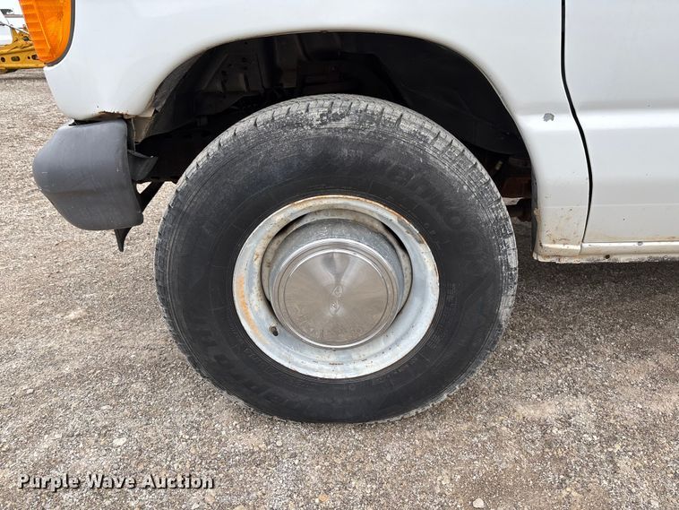 image for item FB3437 2006 Ford E350 van