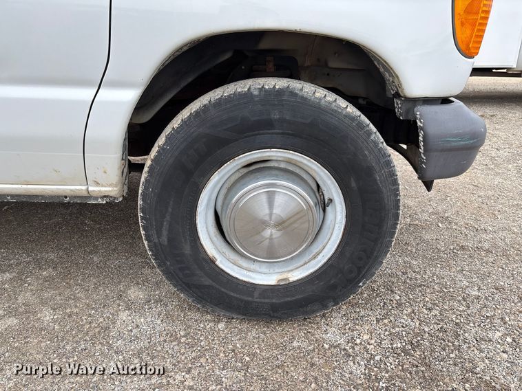 image for item FB3437 2006 Ford E350 van