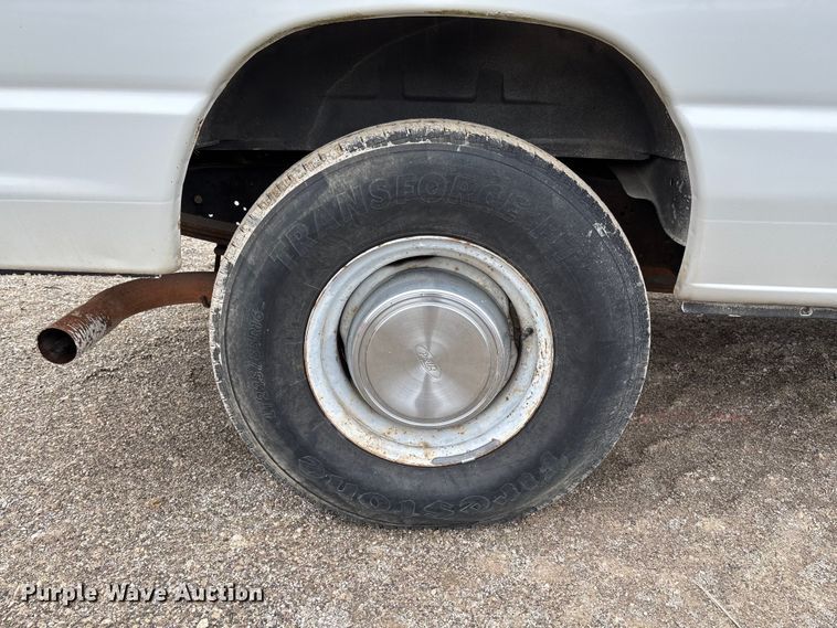 image for item FB3437 2006 Ford E350 van