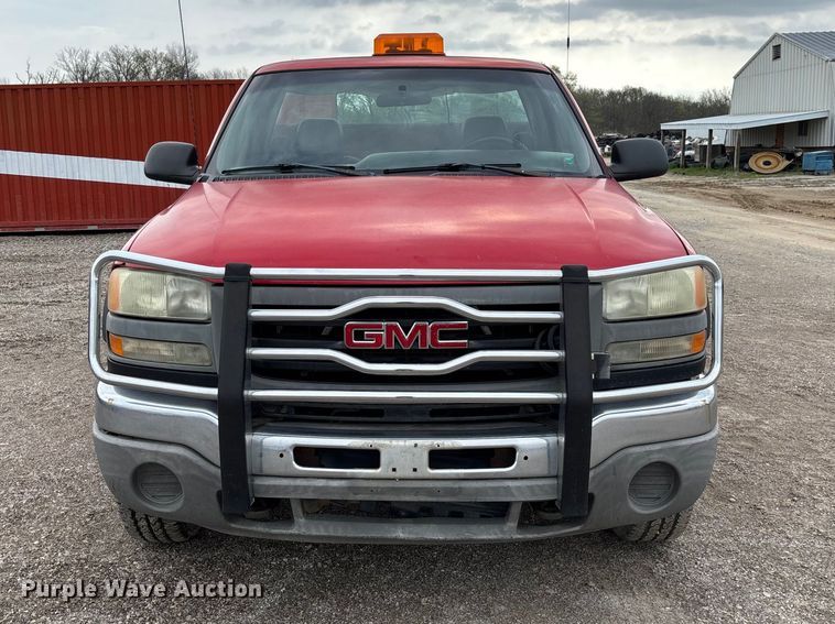 image for item FB3438 2003 GMC Sierra 2500HD utility bed pickup truck