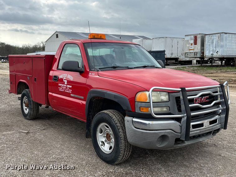 image for item FB3438 2003 GMC Sierra 2500HD utility bed pickup truck