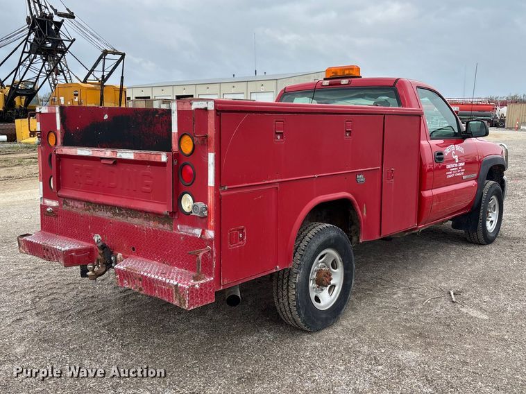 image for item FB3438 2003 GMC Sierra 2500HD utility bed pickup truck