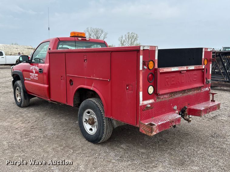 image for item FB3438 2003 GMC Sierra 2500HD utility bed pickup truck