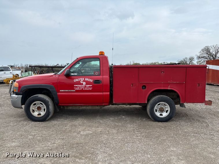 image for item FB3438 2003 GMC Sierra 2500HD utility bed pickup truck
