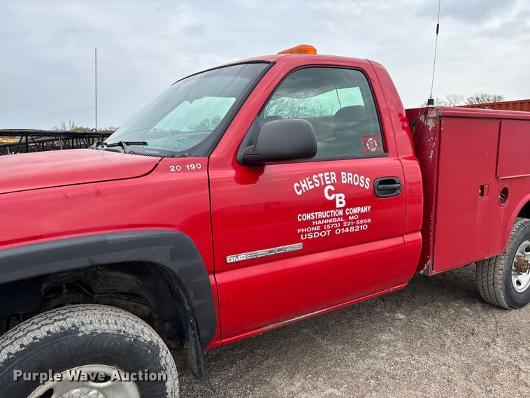 image for item FB3438 2003 GMC Sierra 2500HD utility bed pickup truck