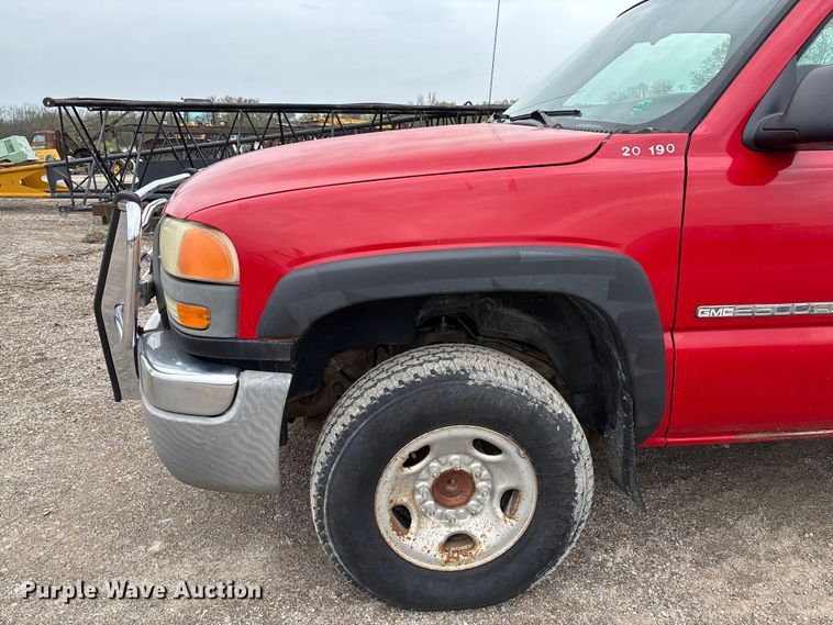 image for item FB3438 2003 GMC Sierra 2500HD utility bed pickup truck