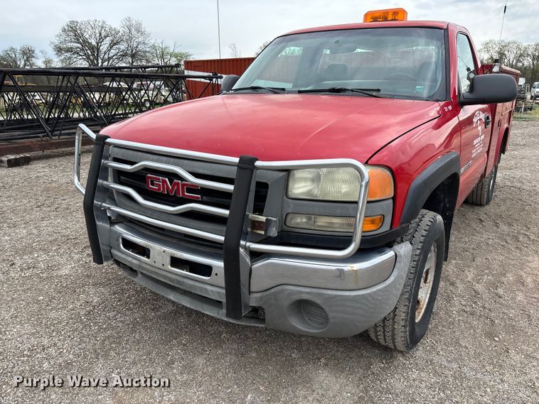 image for item FB3438 2003 GMC Sierra 2500HD utility bed pickup truck