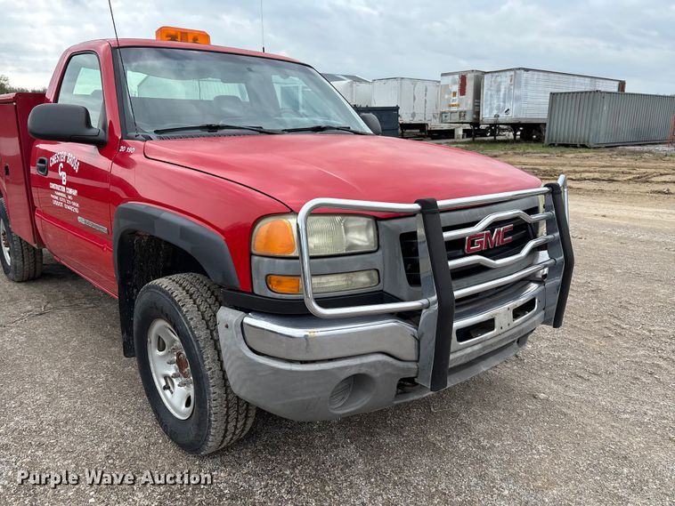 image for item FB3438 2003 GMC Sierra 2500HD utility bed pickup truck