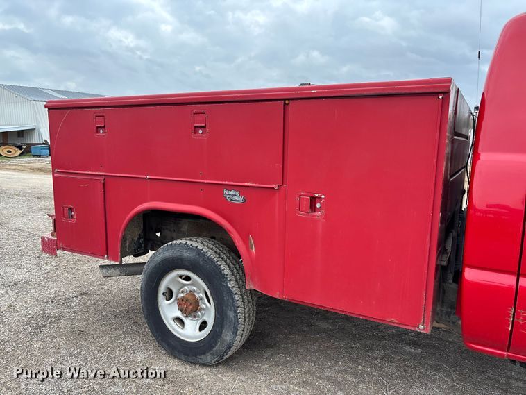 image for item FB3438 2003 GMC Sierra 2500HD utility bed pickup truck