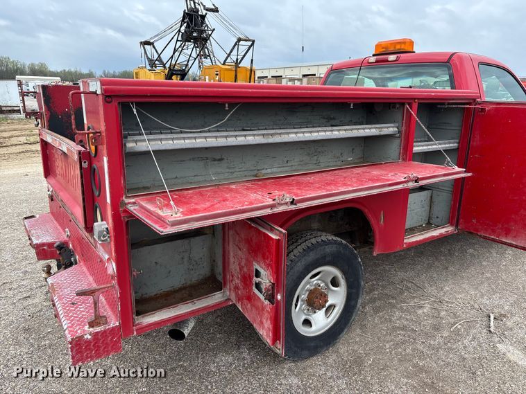 image for item FB3438 2003 GMC Sierra 2500HD utility bed pickup truck