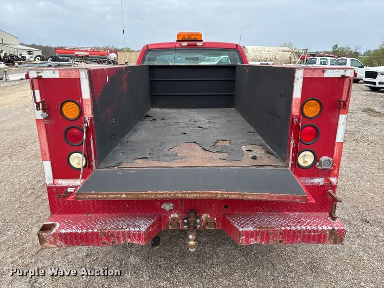 image for item FB3438 2003 GMC Sierra 2500HD utility bed pickup truck