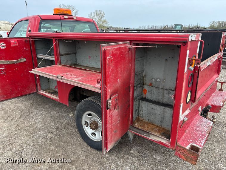 image for item FB3438 2003 GMC Sierra 2500HD utility bed pickup truck