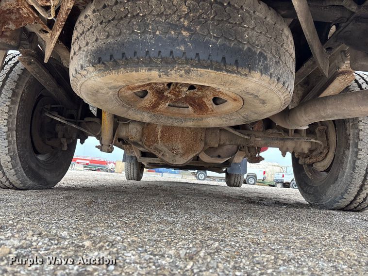 image for item FB3438 2003 GMC Sierra 2500HD utility bed pickup truck