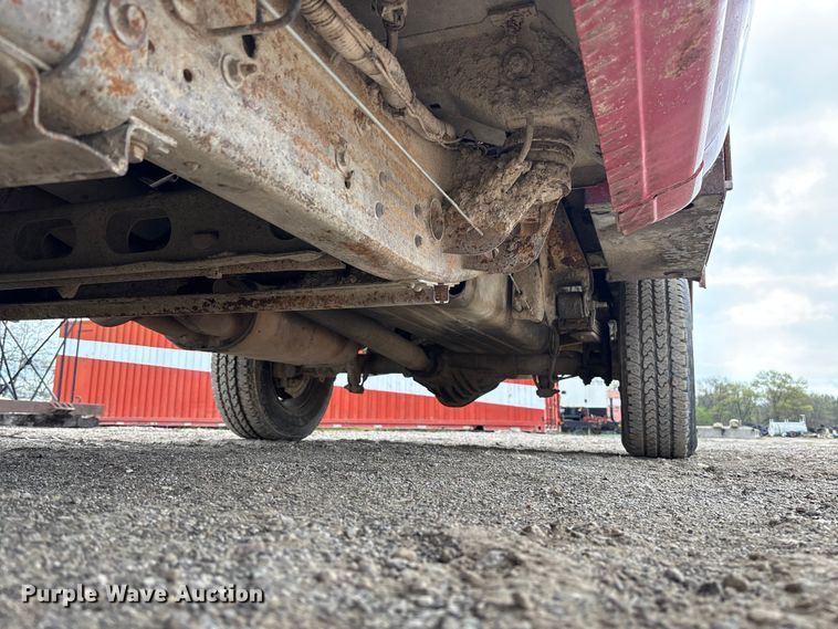 image for item FB3438 2003 GMC Sierra 2500HD utility bed pickup truck