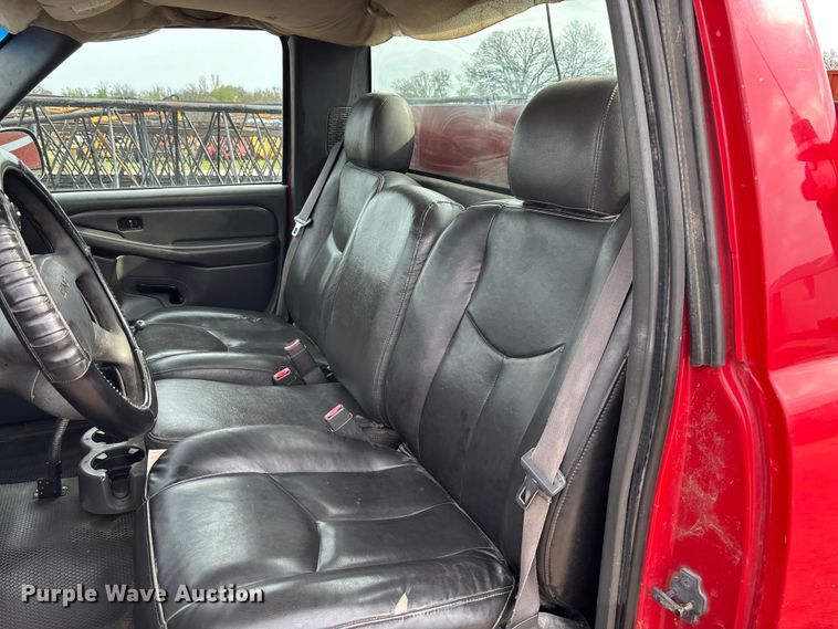 image for item FB3438 2003 GMC Sierra 2500HD utility bed pickup truck