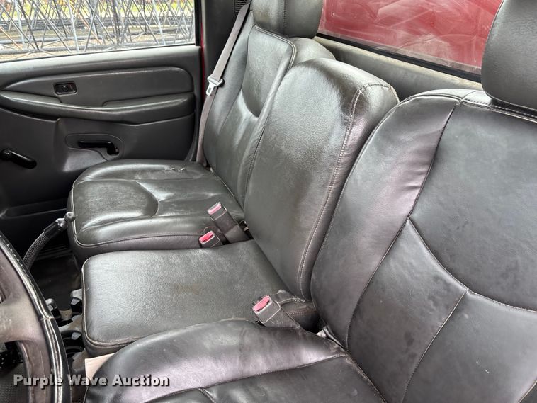 image for item FB3438 2003 GMC Sierra 2500HD utility bed pickup truck