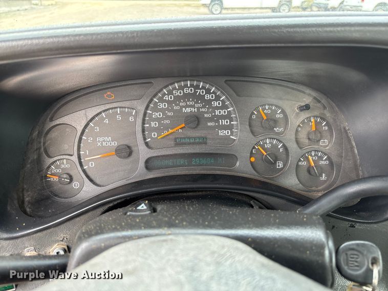 image for item FB3438 2003 GMC Sierra 2500HD utility bed pickup truck