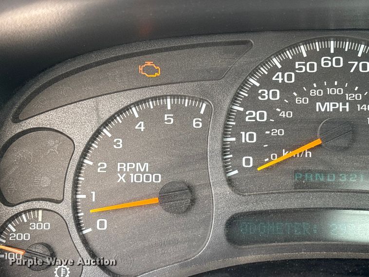 image for item FB3438 2003 GMC Sierra 2500HD utility bed pickup truck