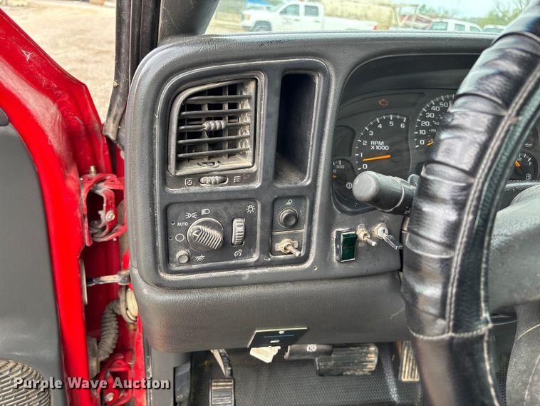 image for item FB3438 2003 GMC Sierra 2500HD utility bed pickup truck