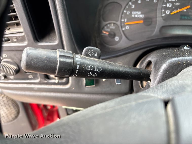 image for item FB3438 2003 GMC Sierra 2500HD utility bed pickup truck