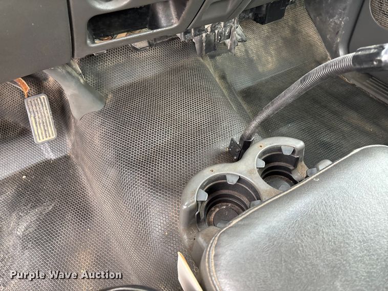 image for item FB3438 2003 GMC Sierra 2500HD utility bed pickup truck