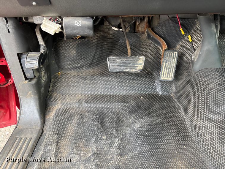 image for item FB3438 2003 GMC Sierra 2500HD utility bed pickup truck