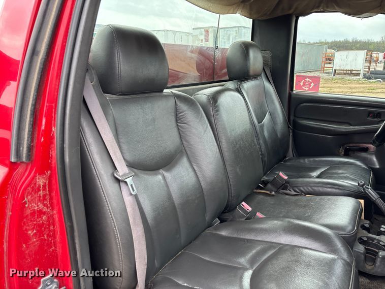 image for item FB3438 2003 GMC Sierra 2500HD utility bed pickup truck