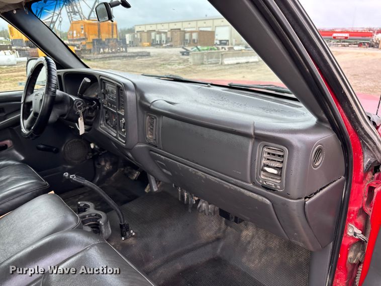 image for item FB3438 2003 GMC Sierra 2500HD utility bed pickup truck