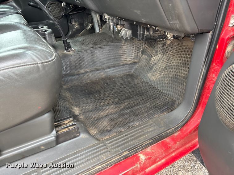 image for item FB3438 2003 GMC Sierra 2500HD utility bed pickup truck