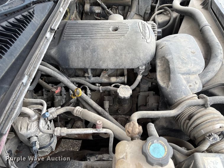 image for item FB3438 2003 GMC Sierra 2500HD utility bed pickup truck