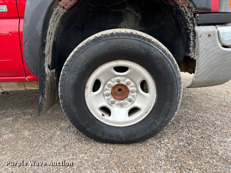 image for item FB3438 2003 GMC Sierra 2500HD utility bed pickup truck