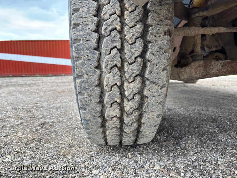 image for item FB3438 2003 GMC Sierra 2500HD utility bed pickup truck