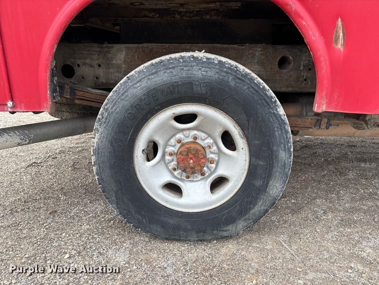 image for item FB3438 2003 GMC Sierra 2500HD utility bed pickup truck