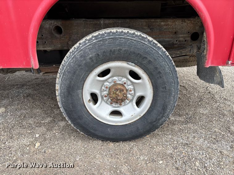 image for item FB3438 2003 GMC Sierra 2500HD utility bed pickup truck