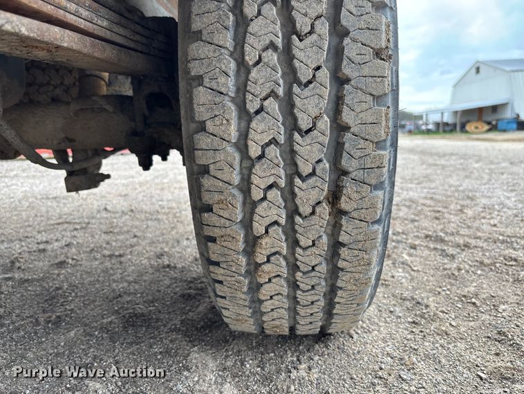 image for item FB3438 2003 GMC Sierra 2500HD utility bed pickup truck