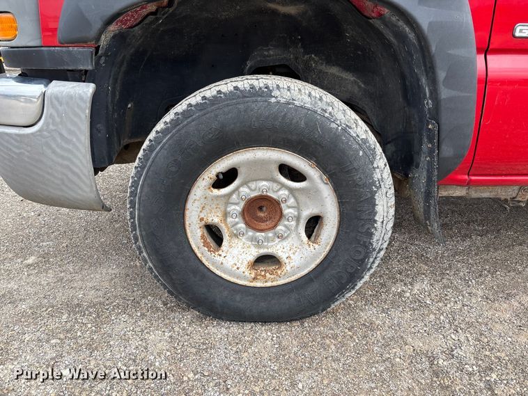 image for item FB3438 2003 GMC Sierra 2500HD utility bed pickup truck