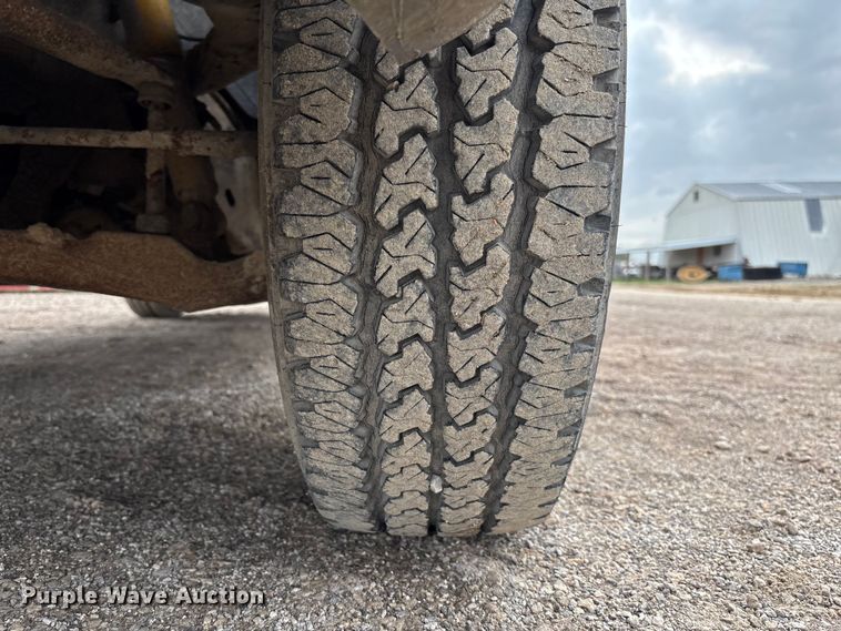 image for item FB3438 2003 GMC Sierra 2500HD utility bed pickup truck