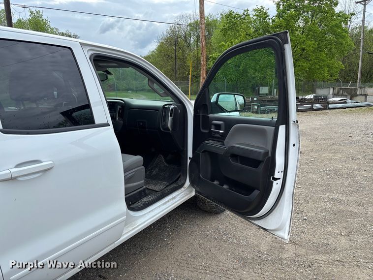 image for item FB3446 2018 Chevrolet Silverado 1500 Ext. Cab pickup truck